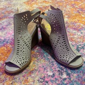 True Craft Women's Perforated creamish, color tope Wedges